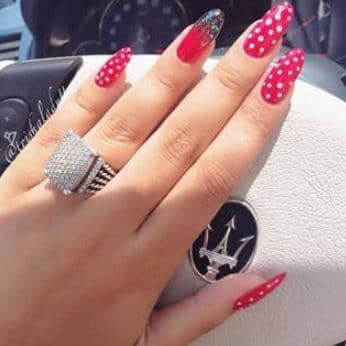 Trishala Dutt (Sanjay Dutt's Daughter) Wiki, Age, Boyfriend, Photos, Family 16 Painted-Nails-Designs