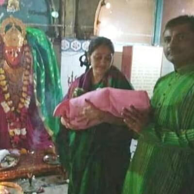 Disha-Vakani-with-Her-Daughter