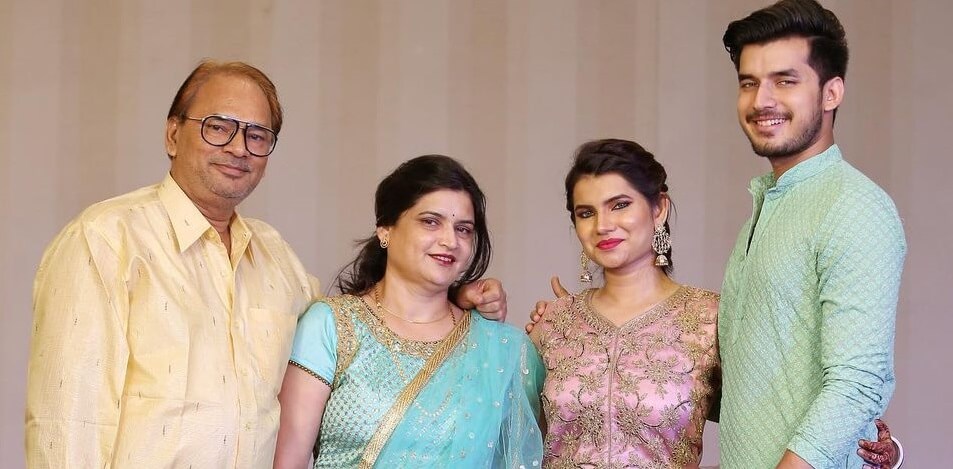 Paras-Kalnawat-family