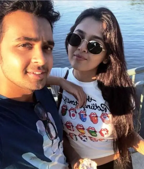 Tejasswi Prakash Wiki, Age, Friends, TV Shows, Hot Photos, Instagram 3 Tejasswi-Prakash-With-Her-Brother