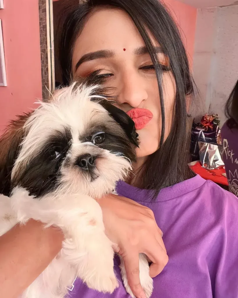 Aishwarya Khare Wiki, Age, Boyfriend, Family, Instagram 4 Aishwarya-Khare-dog